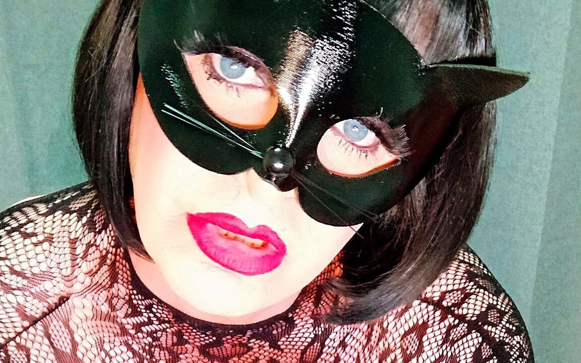 Trans kedi kız mastürbasyon yapıyor
