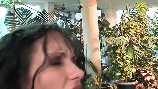 Seksi Lizzi götünde tüm eli seviyor - aşırı anal