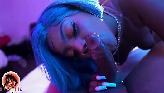 Bal kavanozunda boşalıyor