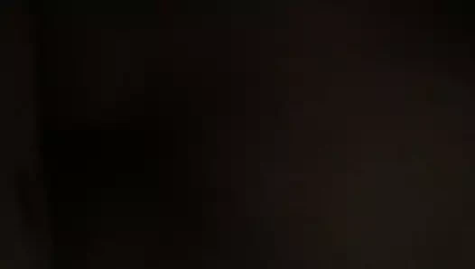 Evli siyah olgun koca iş yerinde iken arkadan görüntüler alır