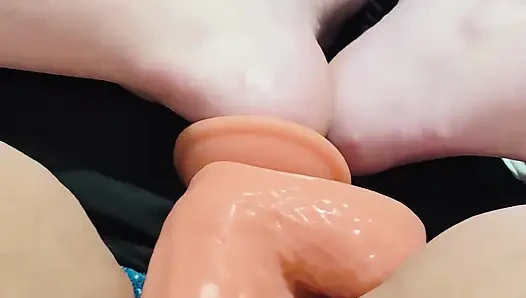 Büyük dildo eğlencesi