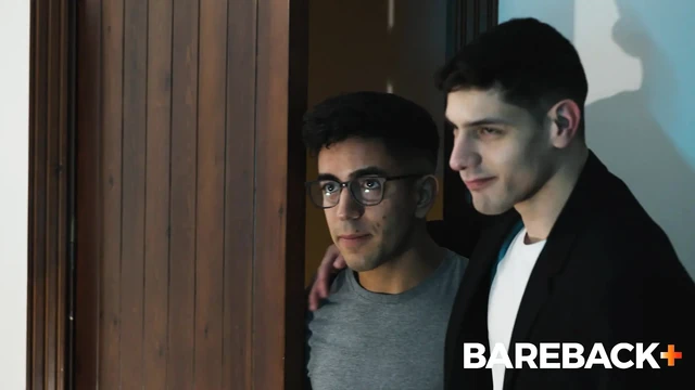 HungFuckers - dövüşçü Dimitri Venum twink milo miles'i merdivenlerde sikiyor