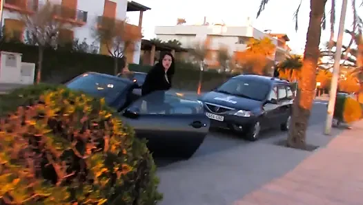 önce ateş ediyor, sonra gırtlağına kadar alıyor
