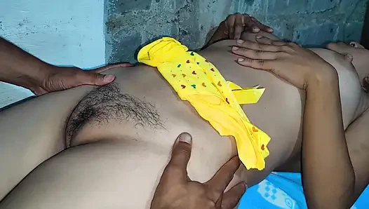 Hintli tamil seks videosunda bakire amcığımı açıp sikişiyor ve üvey kız kardeşimin amını dölle dolduruyor.