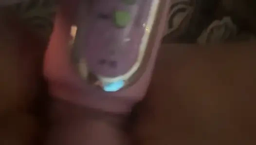 Şişman sıkı amcığıma dildo sokuyorum