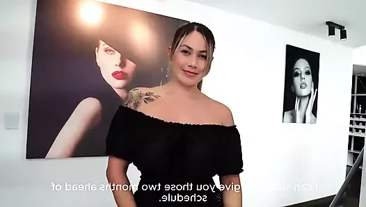 Koca, istediği zaman üvey kızını ve ateşli karısı Anai'i sikebilir!