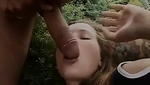 Fransız genç kız aynı anda birkaç yarakla oynamalı