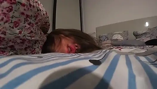 Неверная жена трахает своих друзей в задницу. Настоящая неверная