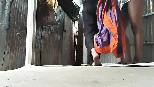 Hintli yerel yenge ve devar ateşli açık havada seks videosu, Hintli yerel güzel kız xxx video