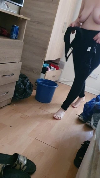 Adım anne uyandı ve sikme adım adım oğul önce adım baba gidiyor iş