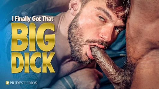 Kıllı sürtük Aaron Trainer'ın büyük yarağıyla sert sikiliyor