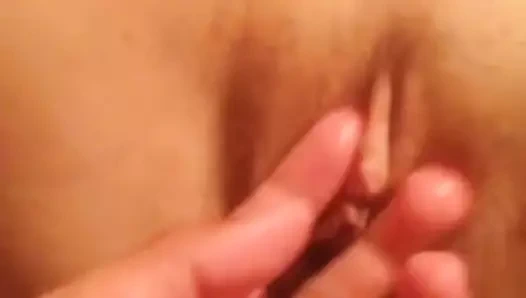 Loca bir filtreyle kaydediliyor ve arkadaşının onu taciz etmesine izin veriyor