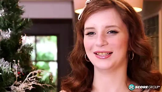 Lily Moon Noel'in önünde azgın amını ovuyor