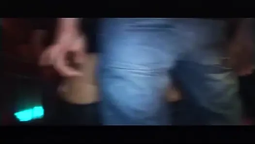 Olgun kulüp sürtükleri vahşi grup sikiş festivalinde sırılsıklam