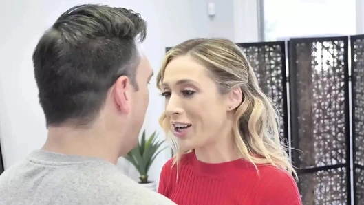 Sevgi dolu üvey kız Jazmin Luv her zaman büyük yaraklı erkek arkadaşlarını susamış üvey annesiyle paylaşıyor