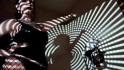 Kadın egemenliği fetişi solo eva lateks külot sahibe bdsm lastik büyük götlü orta yaşlı seksi kadın kink