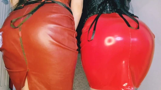 Kadın egemenliği göt ibadeti. Seksi etekli bu iki sulu tapın. İki sahibe beynini yıkayacak