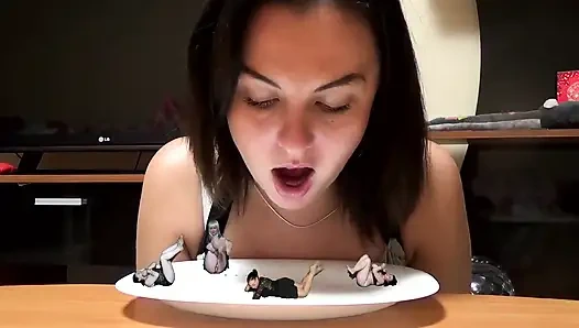 Я собираюсь есть 4-х девушек! МММ, ВКУСНЯШКА!