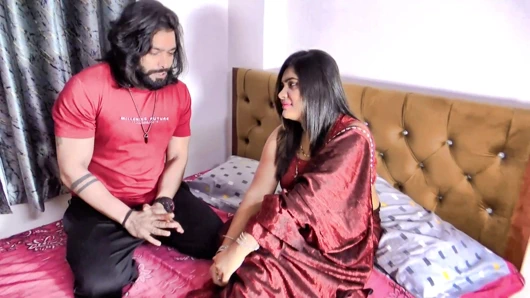 Sikişmek! Sikişmek! Evet! Evet! Hintli ateşli alka bir playboy çağırdı ve sert sikişme seansı yaptı.