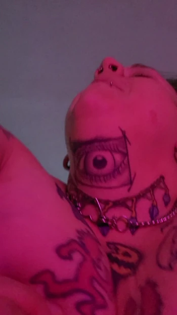 Киска так тугая, она выталкивает тебя!