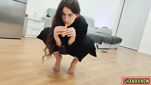 Çılgın vücut ağzına boşalmaya dönüşüyor çiş