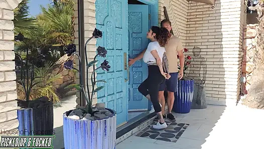 Houseofyre- arabelle raphael sikiliyor