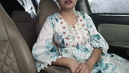 Hintli kız arkadaş arabada riskli seks yapıyor. Emilen sikiliyor elle muamele boşalma