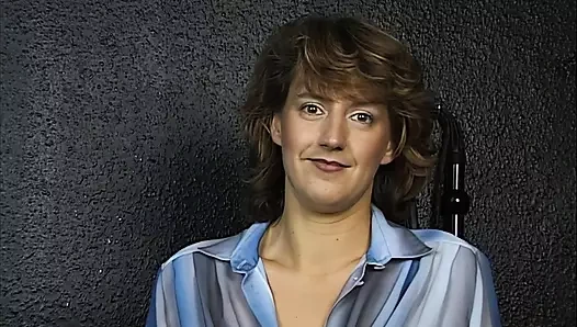 Köle, çizmelerimi yala yoksa seni kırbaçlarım!