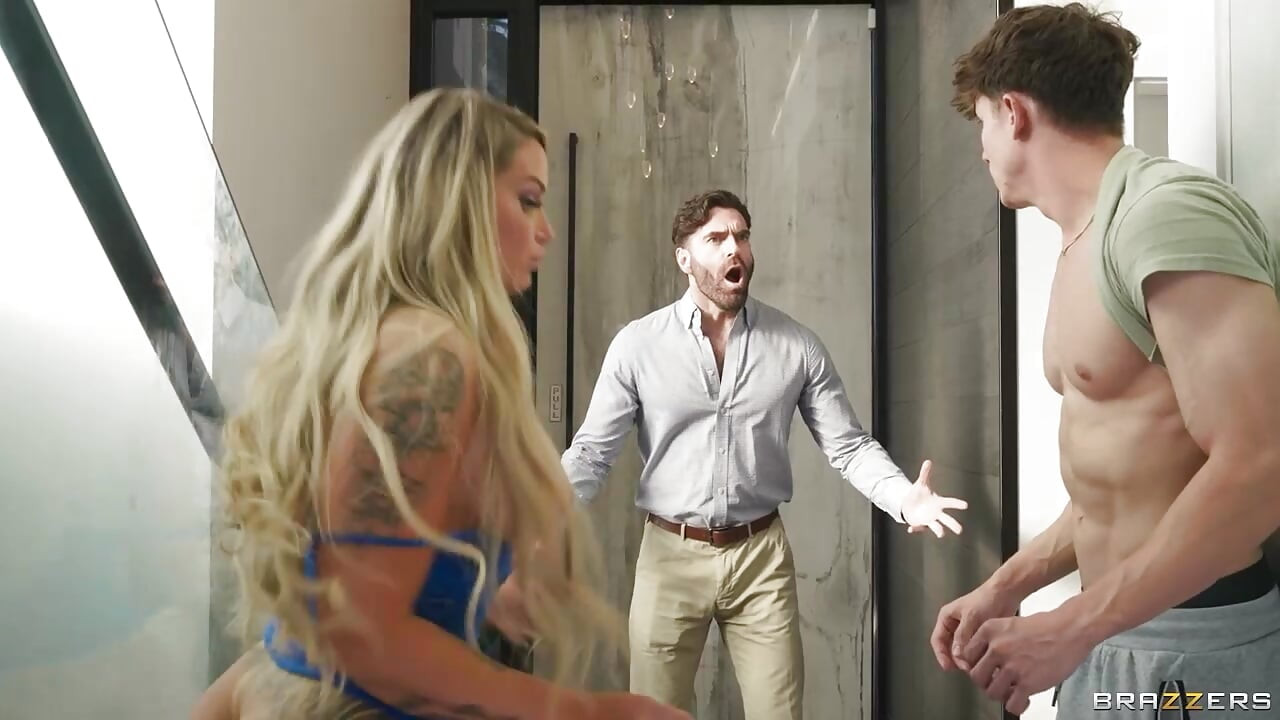 Eşleri kontrol eden Stephanie Love Brazzers
