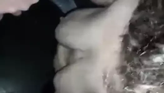 Cum üzerinde nine sarkık göğüsleri