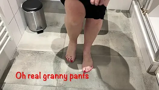Mrs Mature Feet in big Granny Pants and Pantyhose 451