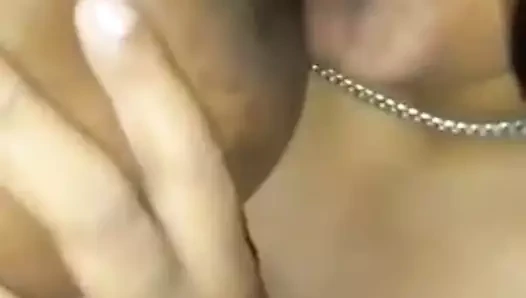 arkadaşım arkadaşını yalıyor