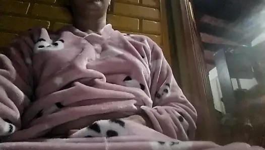 Loading Video Young Virgin Masturbates and Secretly Has Her Wet Pussy on the Balcony