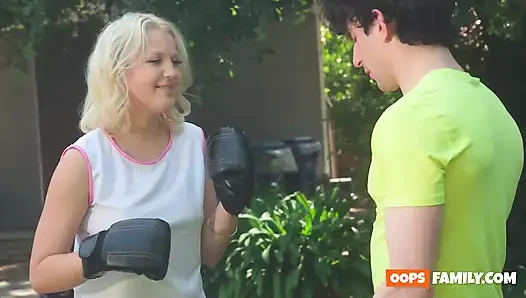 XXX pornosu seni asla bırakmayacaktır. Seni gerçek bir arı gibi hissettirecek ve seni en sürtük gibi parçalayacak!