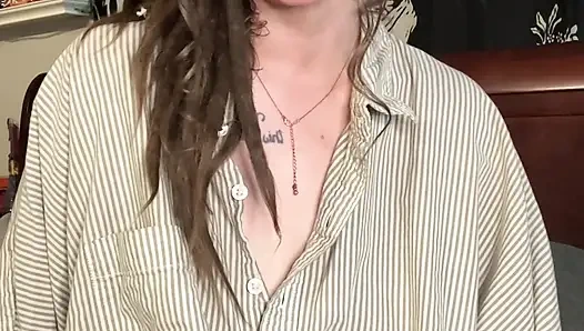 Annen sigara içme fetişini keşfetti ve fantezini gerçekleştiriyor