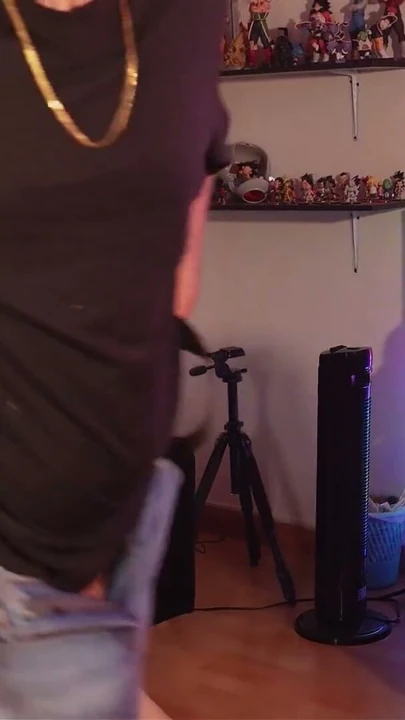 Oyuncu kız arkadaşımın erkek arkadaşı tarafından onun setup'ında sikiliyorum, o bilgisayar başında oynarken | Bölüm 3