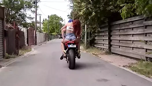 Alman genç (18+) - dakikalar içinde bakireden sürtüğüne