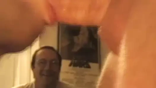 Karısının mahvolmasını ve derinden hissetmesini izlemek istedi.