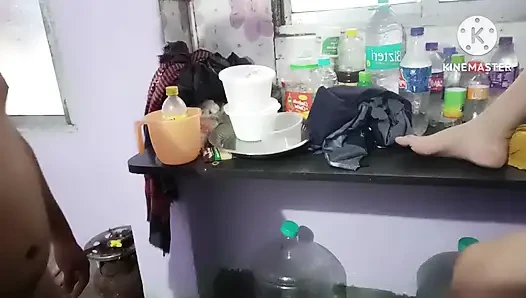 Üvey anne kichen odasında çalışıyor üvey oğlu hardcoor se