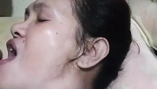 69 pozisyonunda oynamış ve kamera karşısında sikişmiş.