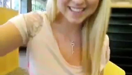 sarışın kitaplık fışkırtma