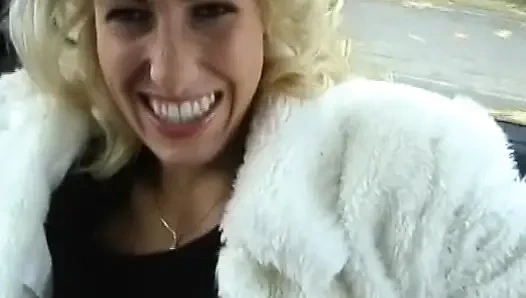 Seksi Alman sarışın bebekler solo sahnede amını ovuyor