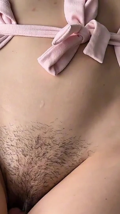 Эмоциональный момент из "Пробуждение трахающейся мачехи с волосатой киской крупным планом и огромный камшот"