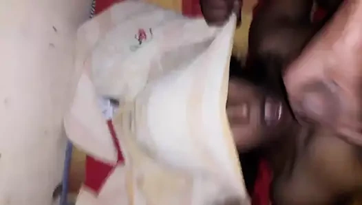 Sonunda veren bu slutwife bir boşalmak yemek