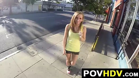 minyon tatlı sikikleri içinde soyunma odası pov