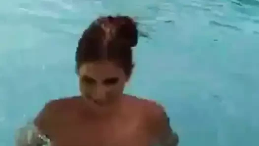 Açık havada amatörler havuz eğlencesi