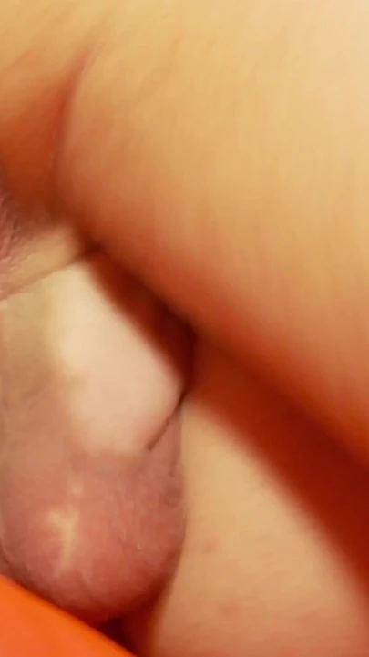 Хлоя Конрад - горячая блондинка, которая обожает трахаться перед камерой и делать домашние фильмы с ее вебкамерой.