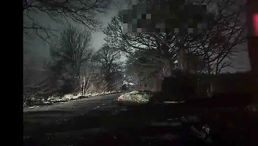 İnsanların içinde çıplak olmayı ve arabaları gizlemeyi seviyorum