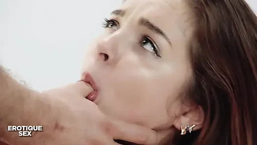 Çarpıcı Kız Arkadaş Renata Fox Yarağa Binmeyi Seviyor