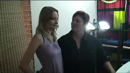 Şampanyalı bi-kız arkadaş ..